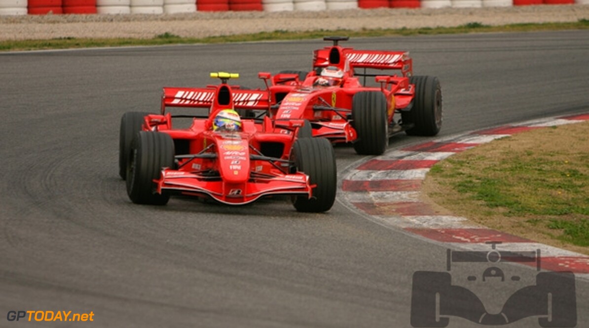 VT1: Ferrari voor McLaren