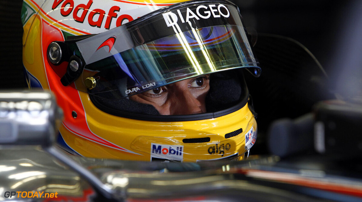 Lewis Hamilton blij met startplaats tussen Red Bull-bolides