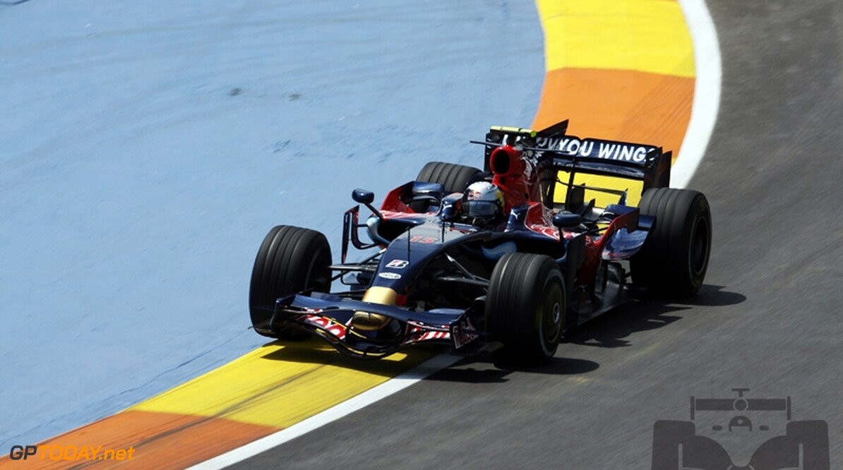 VT1: Vettel zet eerste toptijd in Valencia