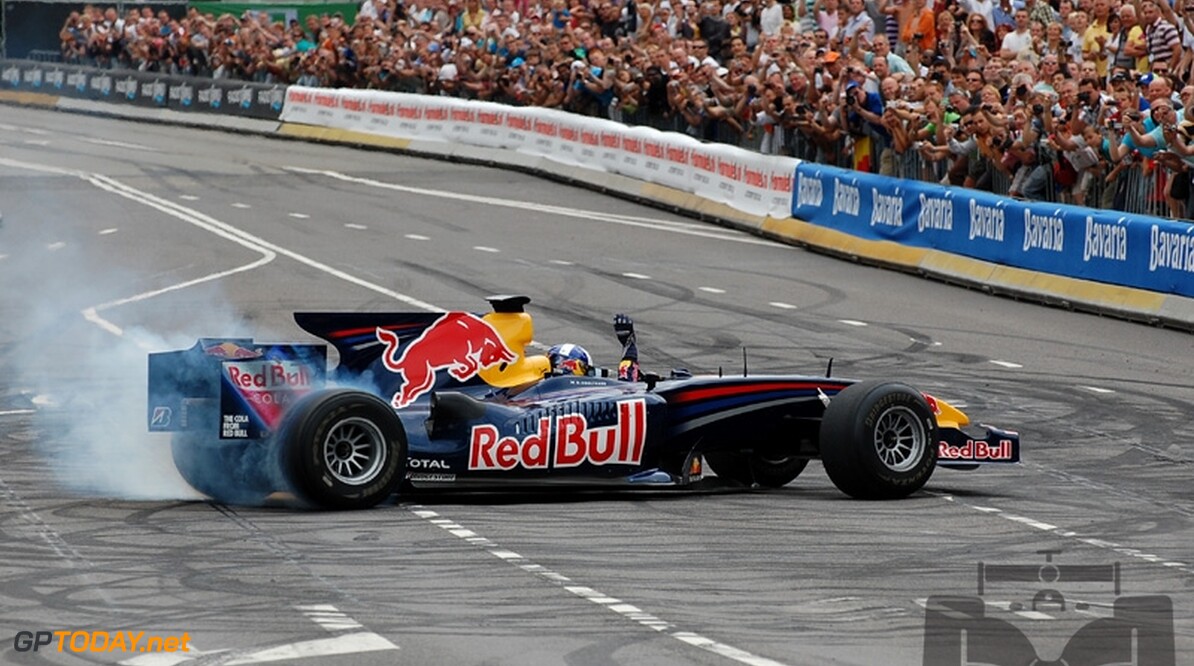 Coulthard verzorgt demo met Red Bull Racing in Belfast