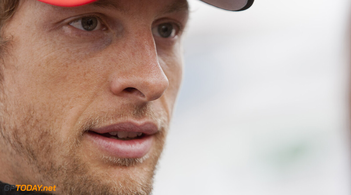 Button geeft moed ondanks dominantie Vettel niet op