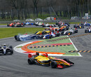 Sainz op pole voor seizoensopener Formule Renault 3.5