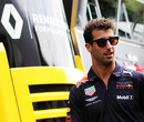 Daniel Ricciardo toont zichzelf in Renault-kleding