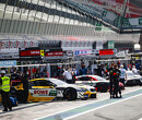 <b>Race 1 (zaterdag):</b> Lucas Auer wint eerste race, Bortolotti ongelukkig