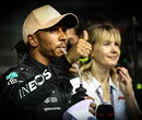 Hamilton baalt na race vol fouten: "Die dingen gebeuren"