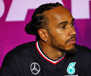 Hamilton kraakt banden van Pirelli: "Heel frustrerend"