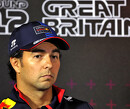 Perez eert Red Bull met opvallend helmdesign