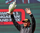 Hamilton haalt zijn schouders op over 200ste podiumplek