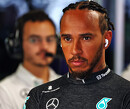 Mercedes reageert op Hamilton-geruchten