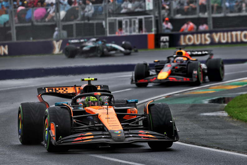Grote onthulling McLaren: Norris reed met beschadigde vloer naar overwinning
