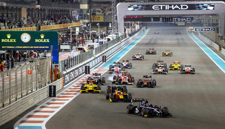 2017 FIA Formula 2 Round 11.
Yas Marina Circuit, Abu Dhabi, United Arab Emirates.
Saturday 25 November 2017.
Artem Markelov (RUS, RUSSIAN TIME), leads Nyck De Vries (NED, Racing Engineering) and the rest of the field at the start of the race.
Photo: Zak Mauger/FIA Formula 2.
ref: Digital Image _56I1740


Zak Mauger



Race One 1 Feature action