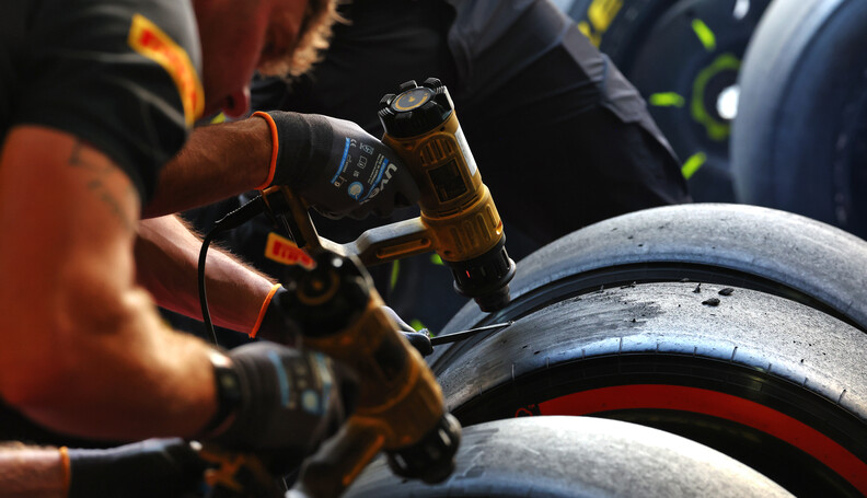 Formula One World Championship
Pirelli tyre tec...