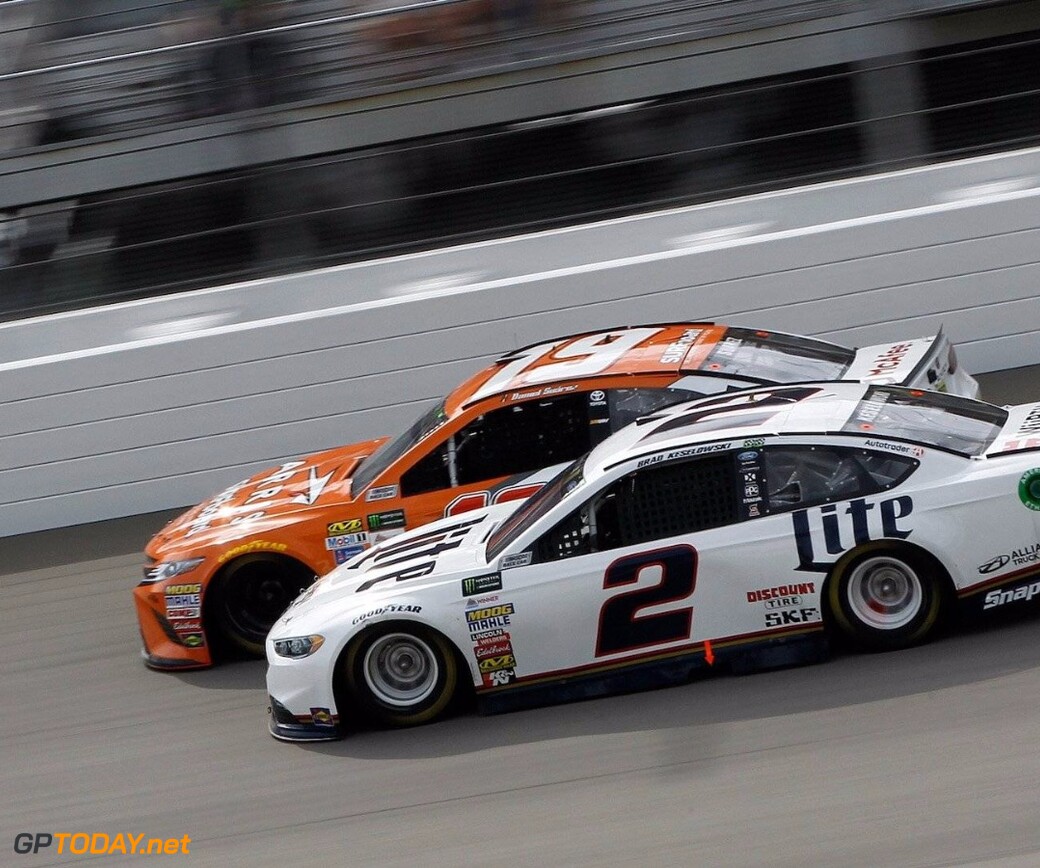 Pilota NASCAR sospeso per cattiva condotta dentro e fuori pista