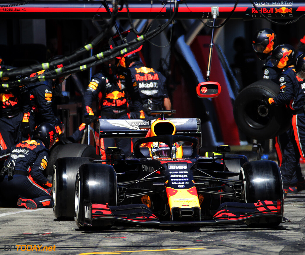 Red Bull performs the fastest ever F1 pit stop