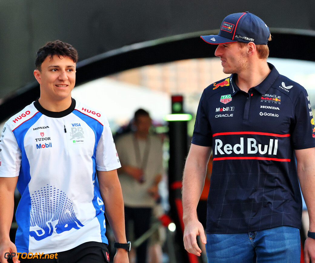 Hadjar ziet Verstappen als voorbeeld: "Heel erg indrukwekkend"